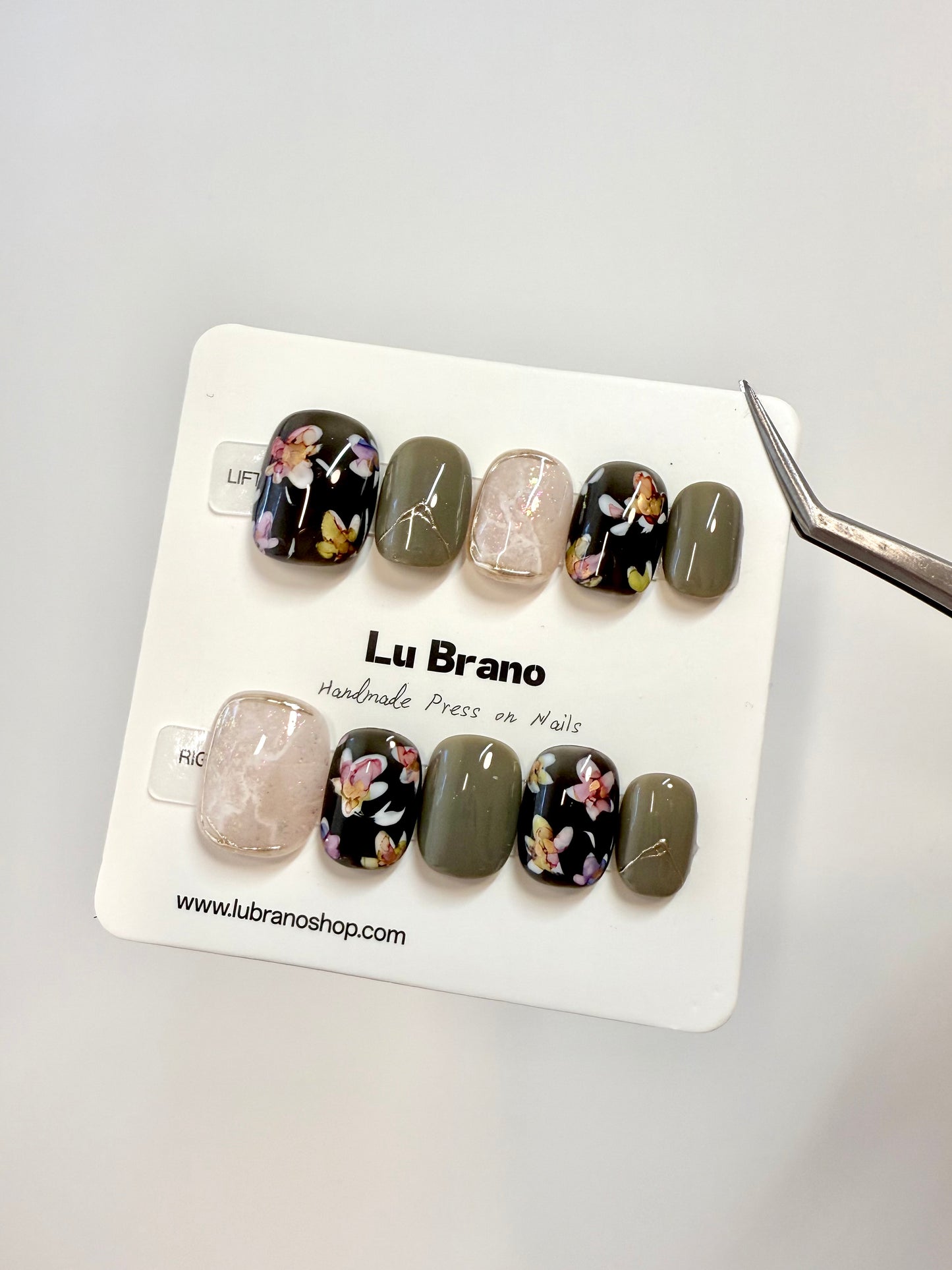 Spring Serenity | Hand-Painted Designs | Short Squoval Shape | Retro & Niche Style | Work-Friendly | Versatile & Cute | Autumn/Winter Edition | Metallic Gold Accents | Oriental & Japanese Touch | Golden Florals | Premium Press-On Nails | Handmade Craft