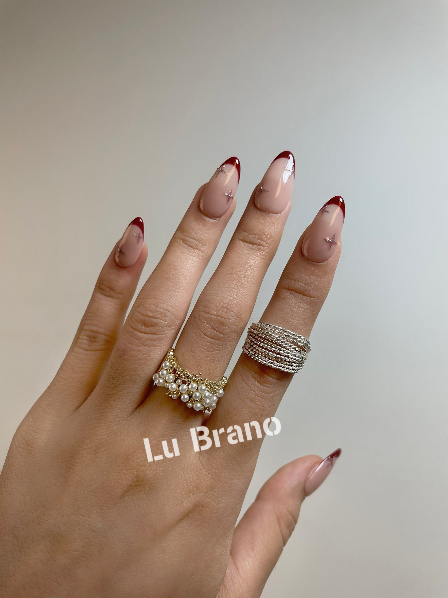 Starburst Red French|Elegant|Sparkling|Red|French Style|Gold Four-Point Star