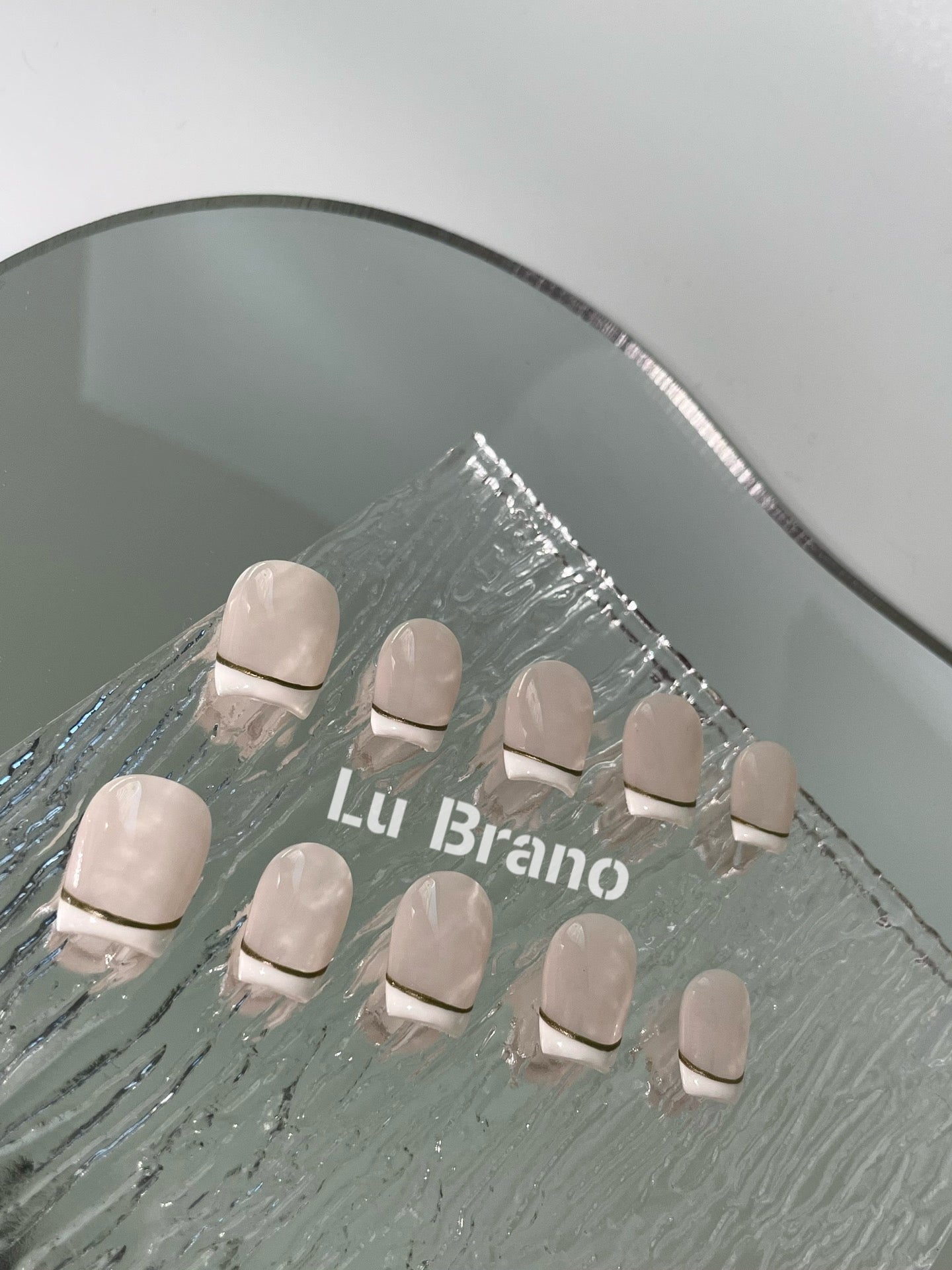 Gold-Edged White French|Short Style|Work-Friendly Nails|Typing-Friendly