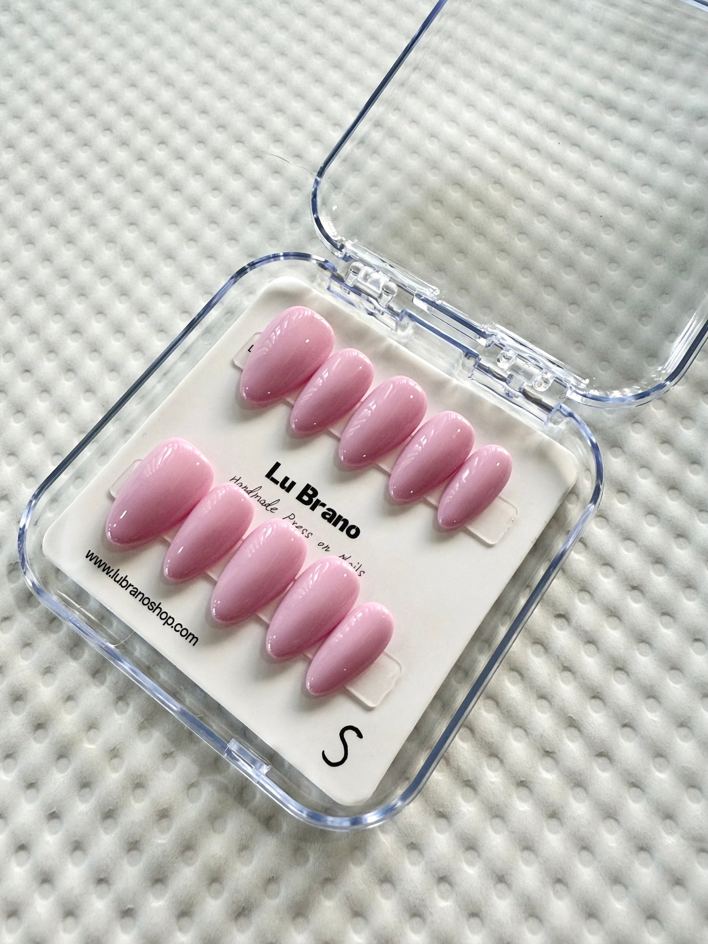 Solid Color Almond Nails|Minimalist & Elegant|Work-Friendly Nails|Perfect Everyday Length|Salon-Quality Finish|Press-On Nails|Available in Multiple Shades