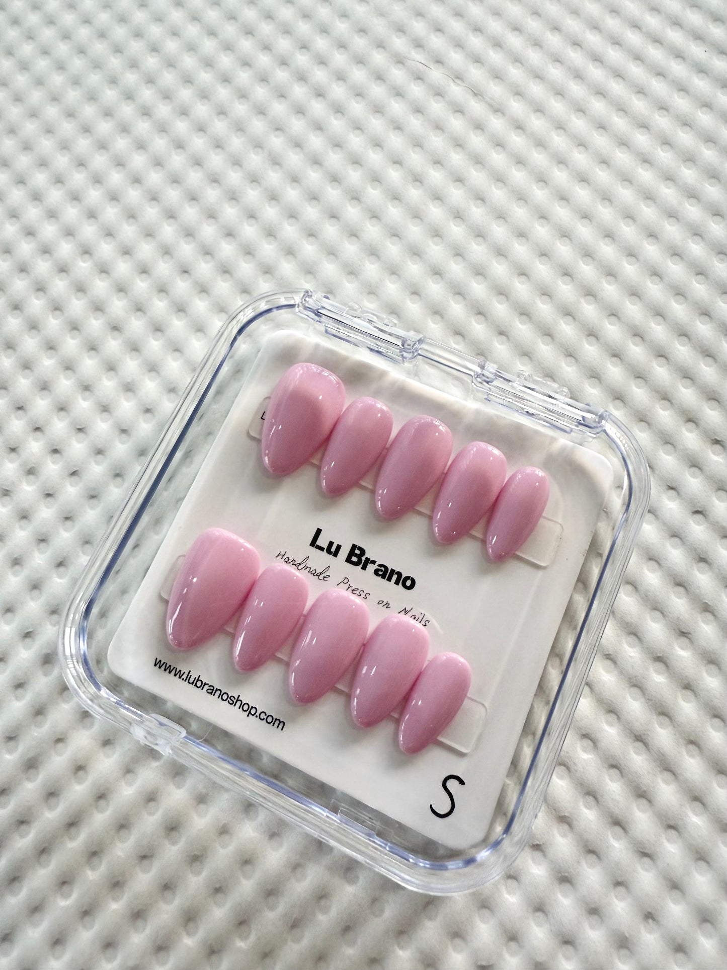 Solid Color Almond Nails|Minimalist & Elegant|Work-Friendly Nails|Perfect Everyday Length|Salon-Quality Finish|Press-On Nails|Available in Multiple Shades