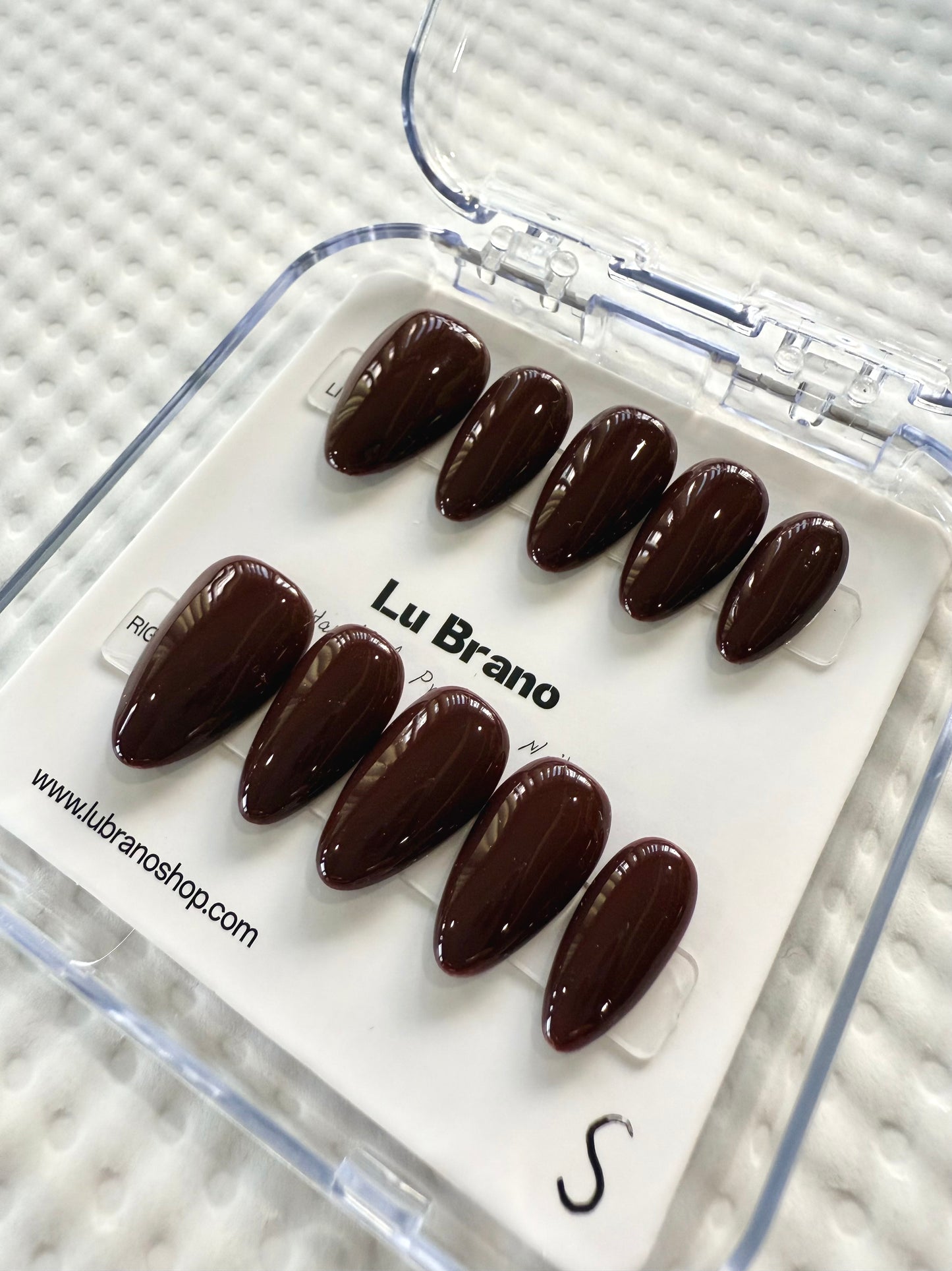 Solid Color Almond Nails|Minimalist & Elegant|Work-Friendly Nails|Perfect Everyday Length|Salon-Quality Finish|Press-On Nails|Available in Multiple Shades