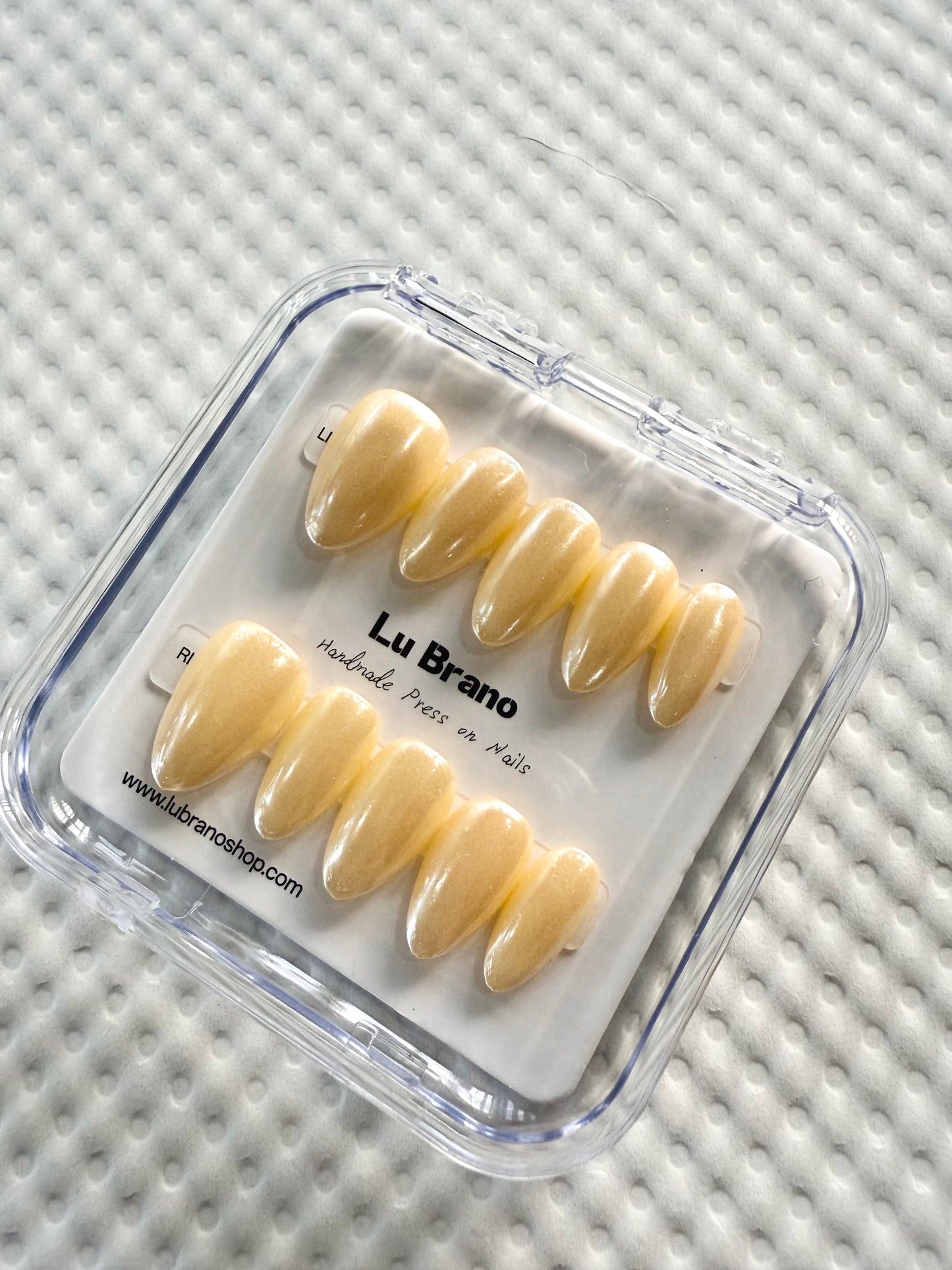 Solid Color Almond Nails|Minimalist & Elegant|Work-Friendly Nails|Perfect Everyday Length|Salon-Quality Finish|Press-On Nails|Available in Multiple Shades