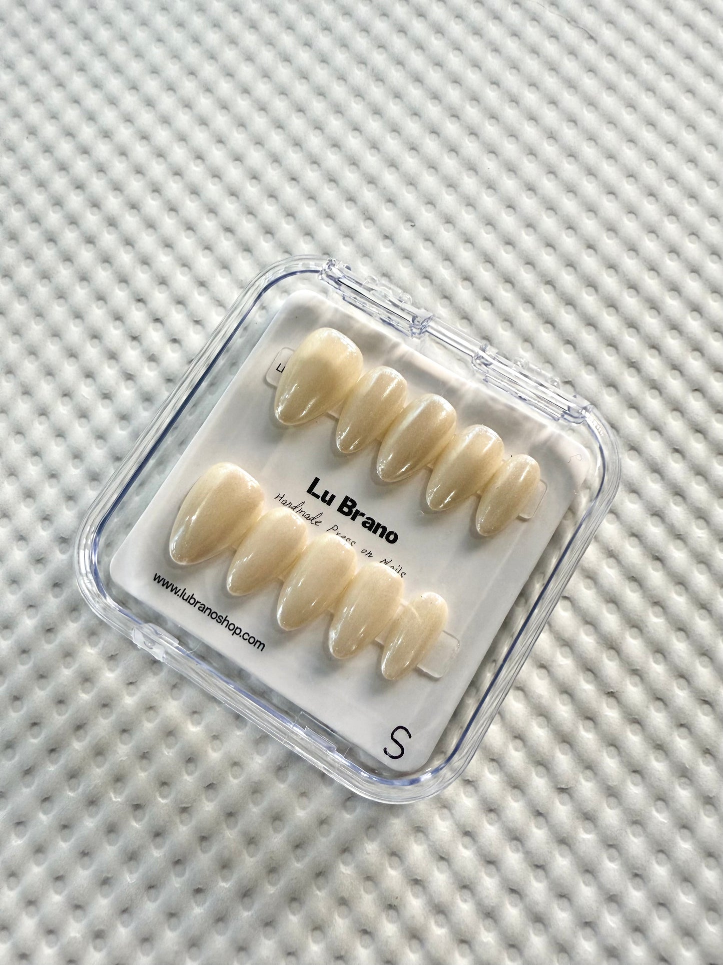 Solid Color Almond Nails|Minimalist & Elegant|Work-Friendly Nails|Perfect Everyday Length|Salon-Quality Finish|Press-On Nails|Available in Multiple Shades