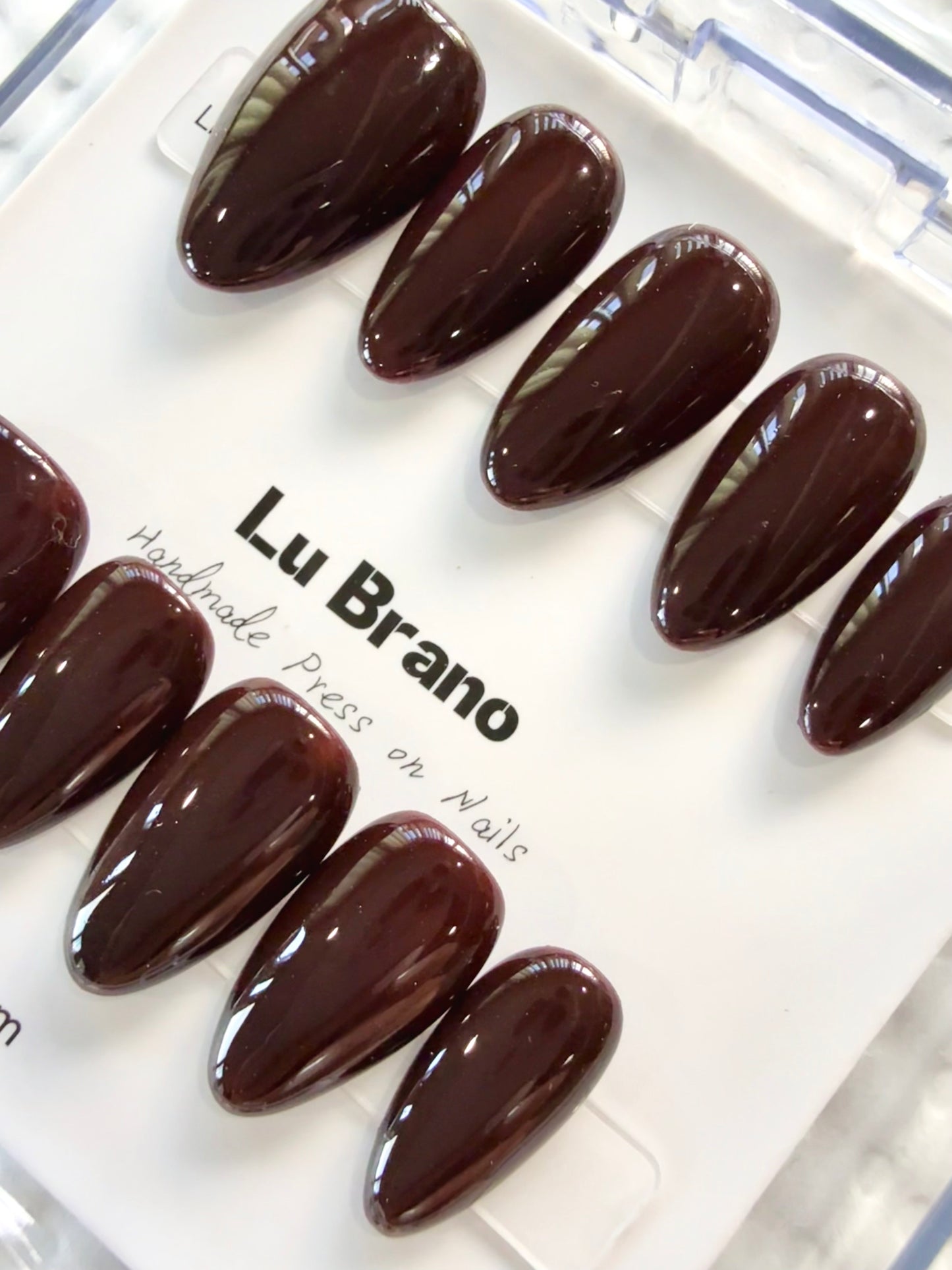Solid Color Almond Nails|Minimalist & Elegant|Work-Friendly Nails|Perfect Everyday Length|Salon-Quality Finish|Press-On Nails|Available in Multiple Shades