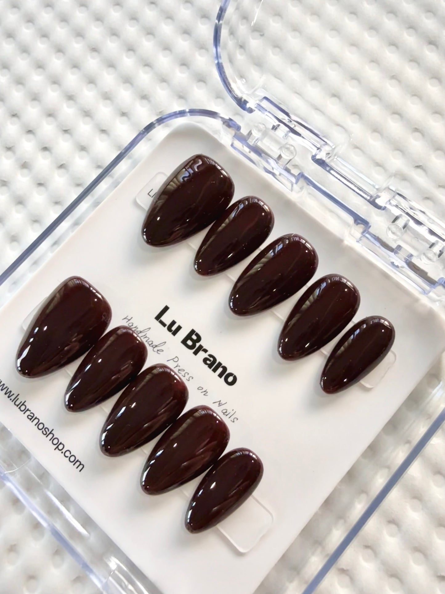 Solid Color Almond Nails|Minimalist & Elegant|Work-Friendly Nails|Perfect Everyday Length|Salon-Quality Finish|Press-On Nails|Available in Multiple Shades