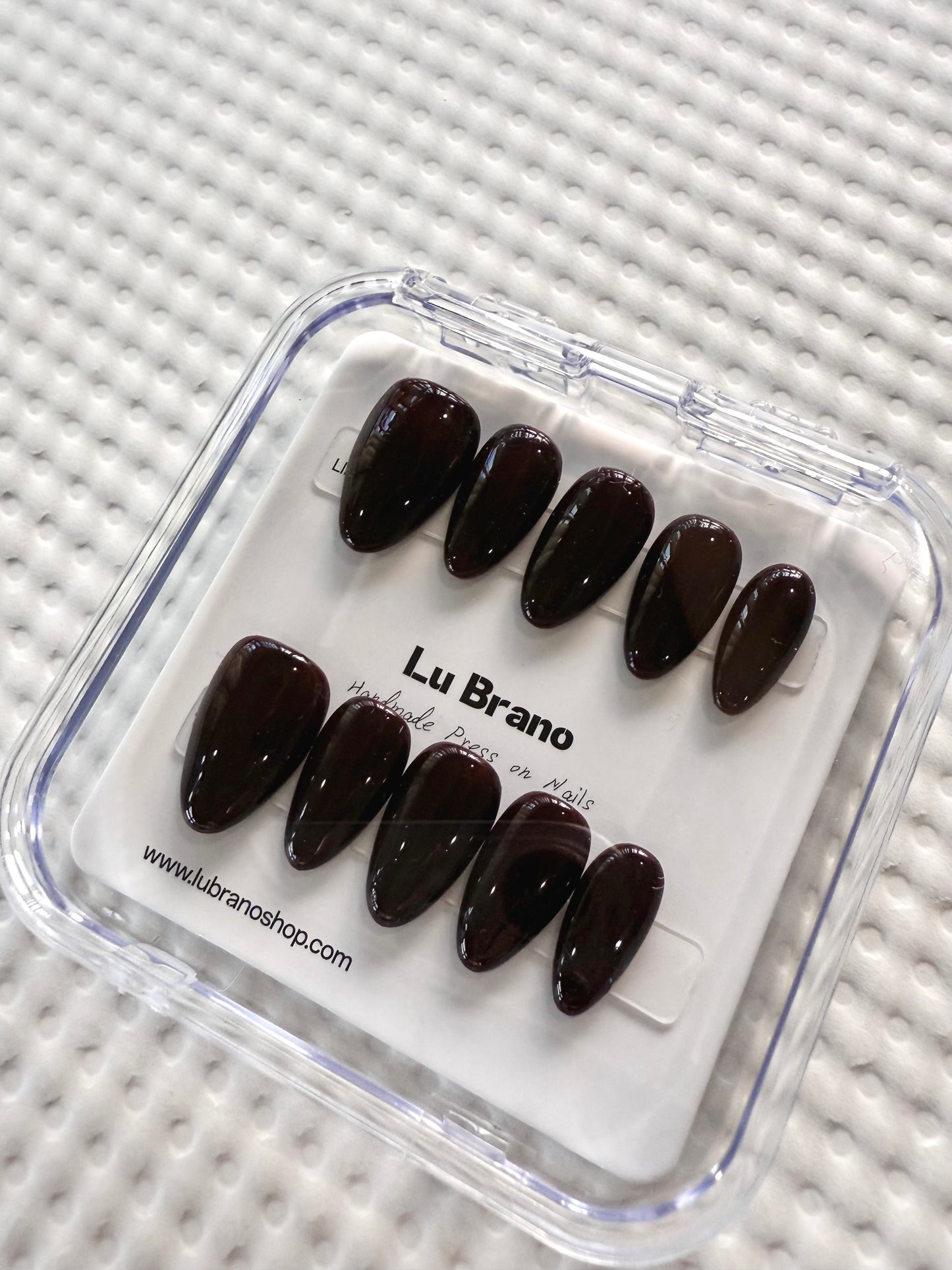 Solid Color Almond Nails|Minimalist & Elegant|Work-Friendly Nails|Perfect Everyday Length|Salon-Quality Finish|Press-On Nails|Available in Multiple Shades