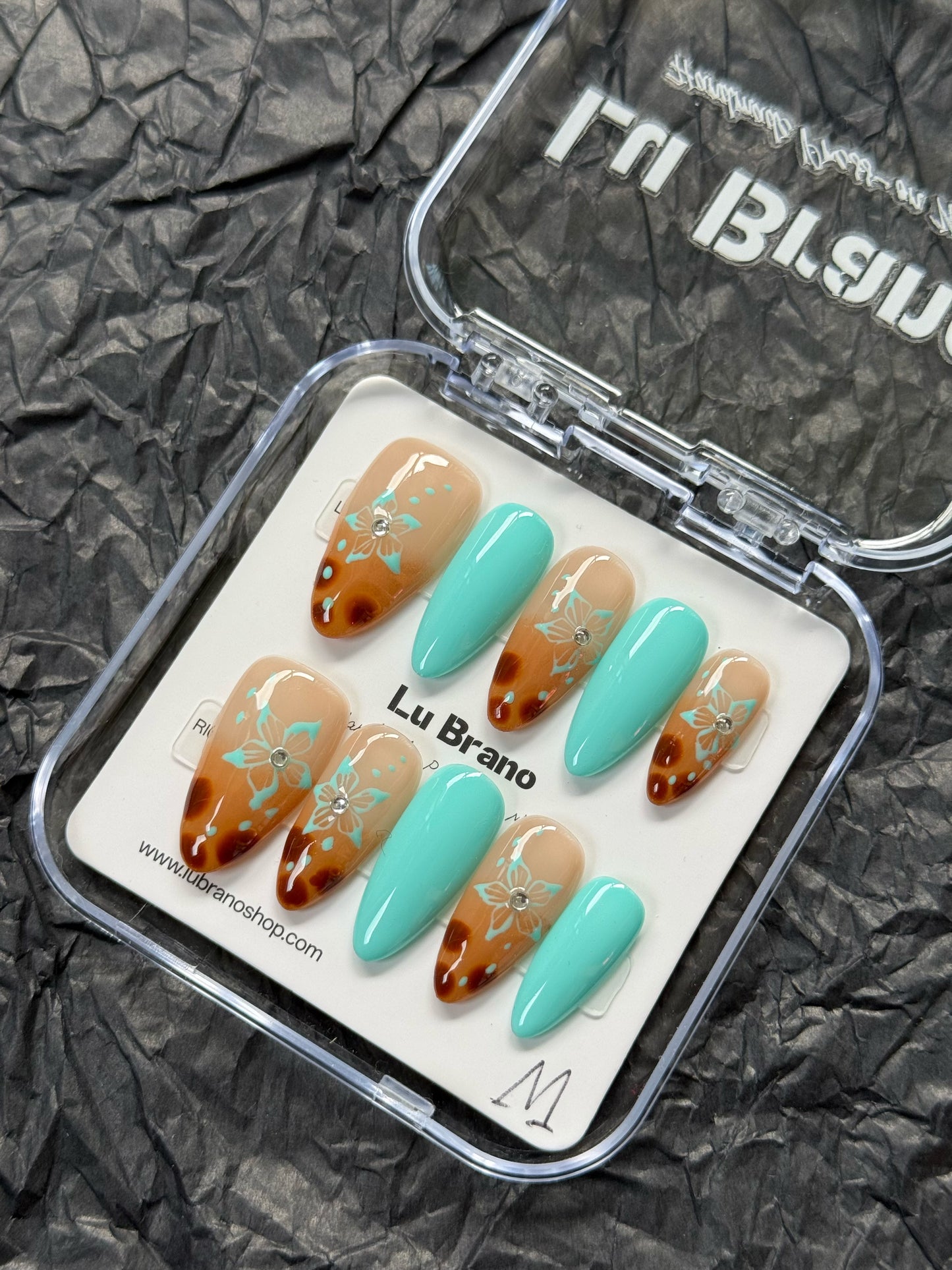 Retro Leopard × Tiffany Blue|Almond Nails