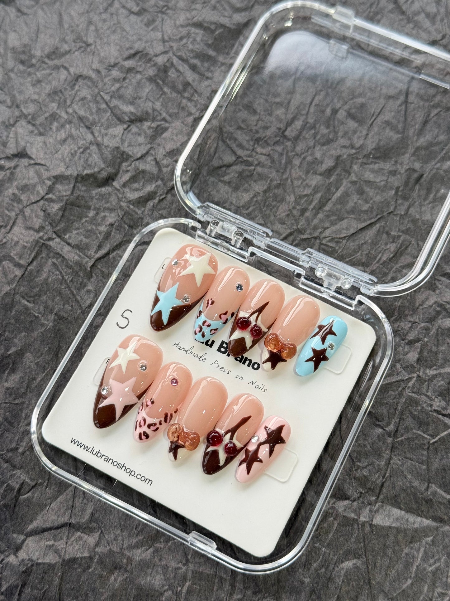 Vintage Leopard & Cherry 🍒｜Retro-Chic Tones｜Slimming & Elongating Effect｜Medium Almond Shape