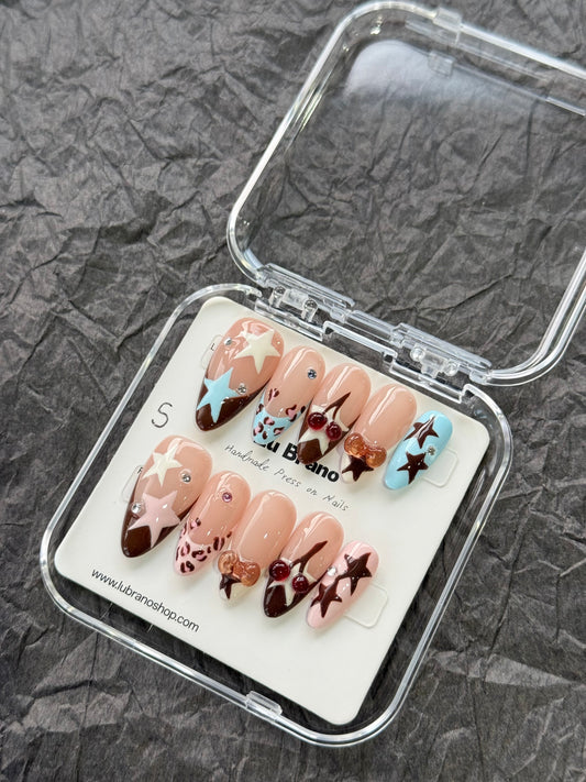 Vintage Leopard & Cherry 🍒｜Retro-Chic Tones｜Slimming & Elongating Effect｜Medium Almond Shape