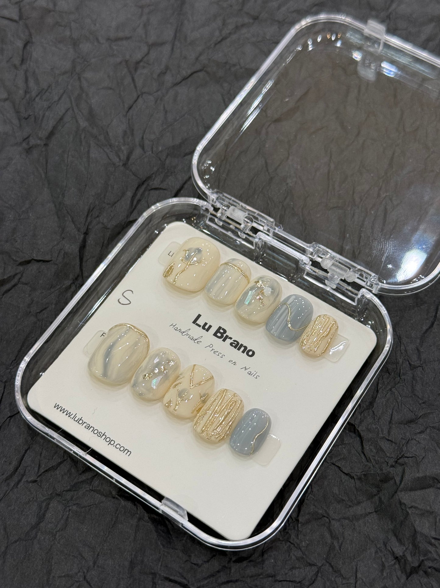 Azure Bloom | Hand-Painted Designs | Short Squoval Shape | Baby Blue Hue | Gentle & Niche Style | Work-Friendly | Versatile & Cute | Autumn/Winter Edition | Metallic Gold Accents | Chinese & Japanese Aesthetics | Premium Press-On Nails | Handmade Craft