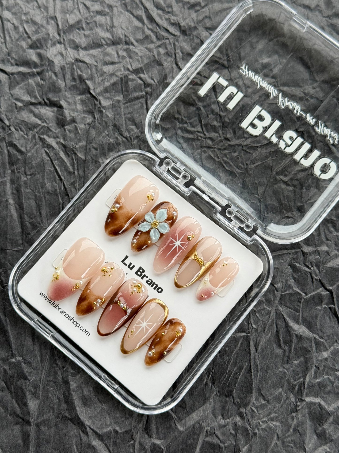 Trendy Retro Style Nails