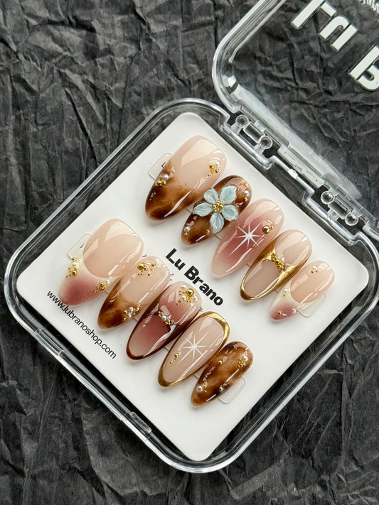 Trendy Retro Style Nails
