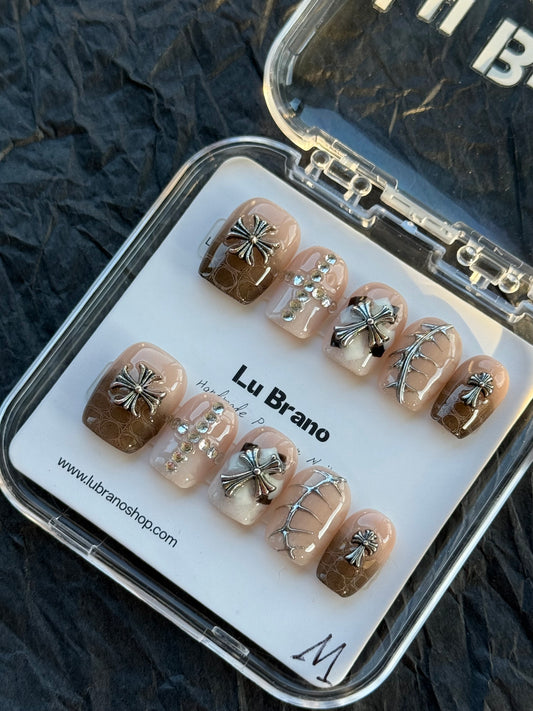 Cool Snake Print & Chrome Heart Short Nails