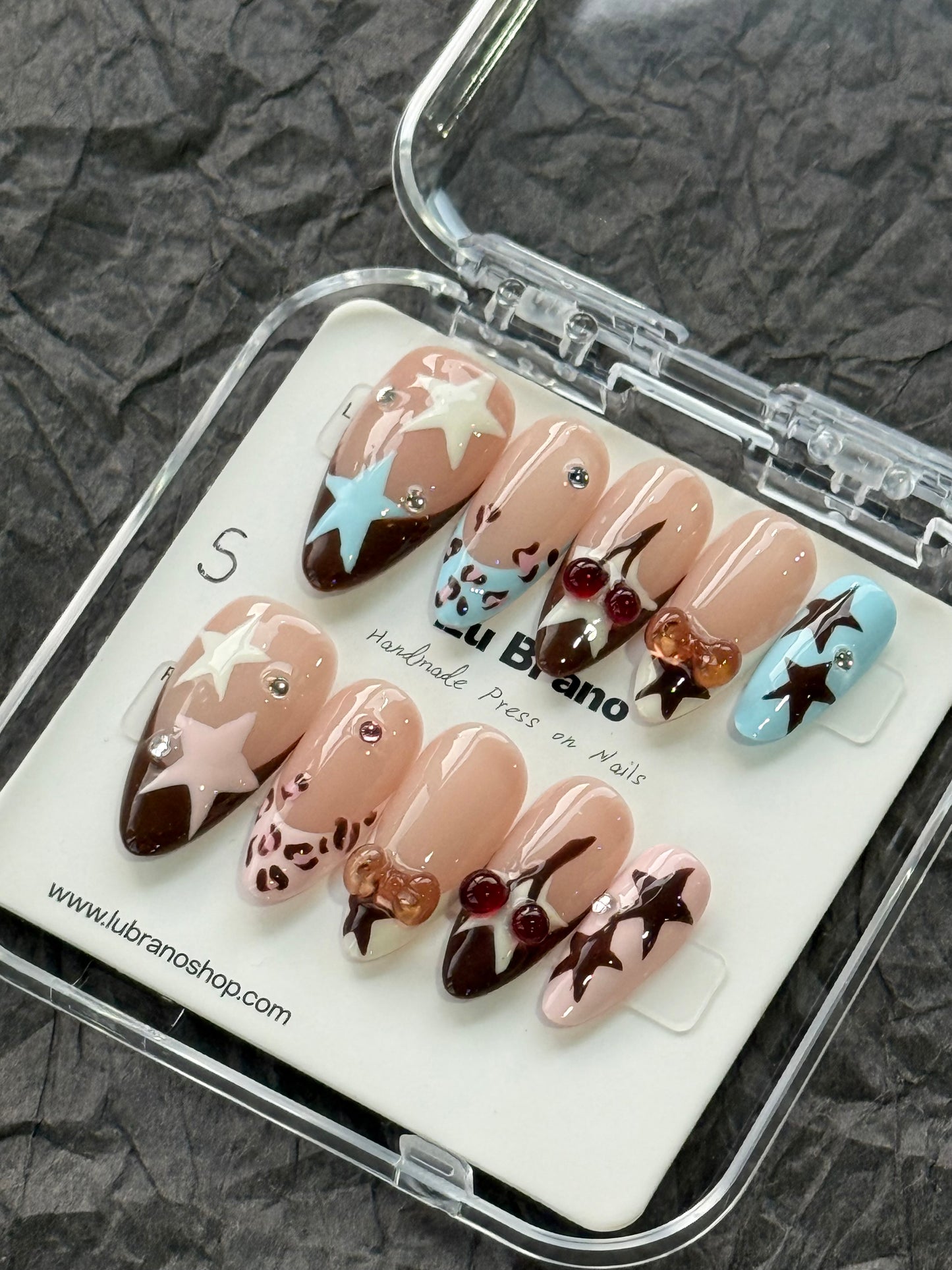 Vintage Leopard & Cherry 🍒｜Retro-Chic Tones｜Slimming & Elongating Effect｜Medium Almond Shape